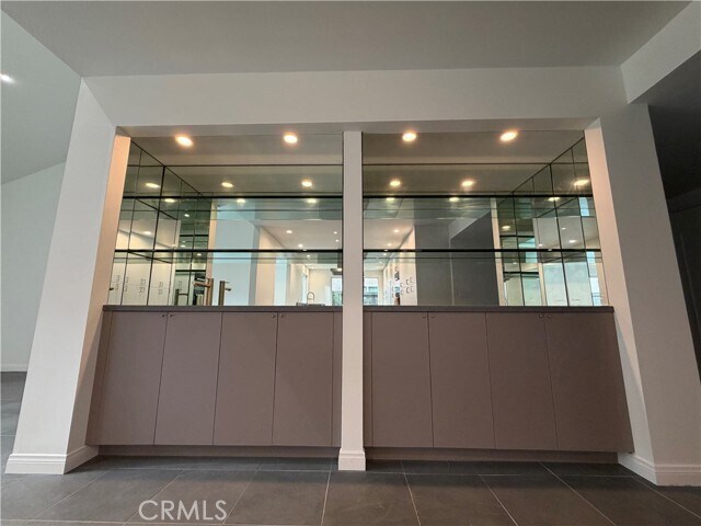 Building Photo - 15999 Via De Las Palmas