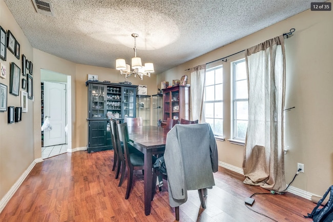 Building Photo - 4510 Lake Haven Dr