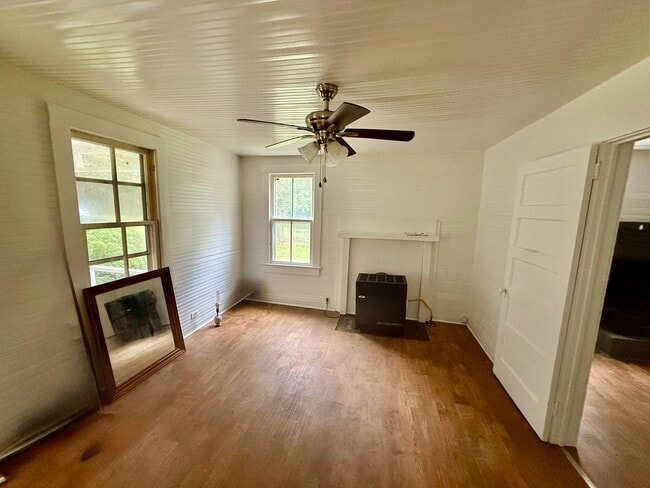 Building Photo - Three bedroom, 1 bath house in Western Ala...