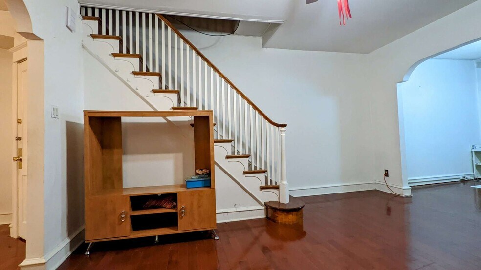 Building Photo - 103 W Spencer Ave