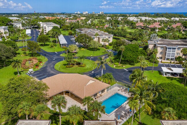 Building Photo - 300 N Hwy A1A