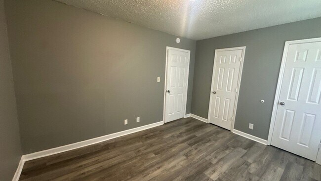 Building Photo - 224 Greenleaf Cir