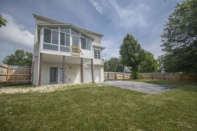 Building Photo - 1075 New Village Dr NW