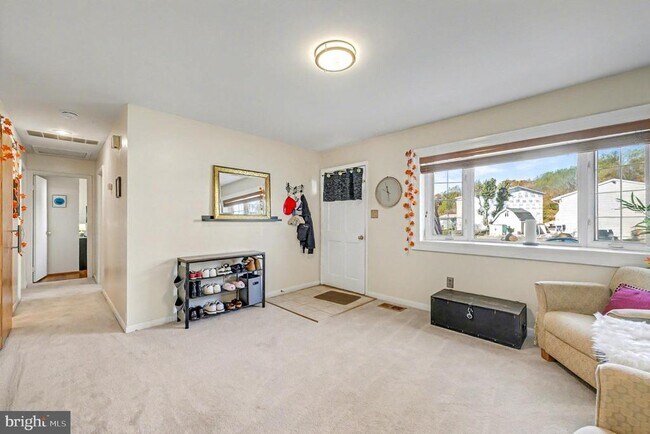 Building Photo - 4111 Hoffman Dr