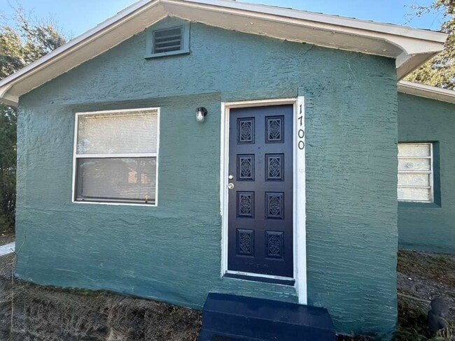 Building Photo - 2/1 St Pete Move In Ready | Apply for FREE This Holiday Season!