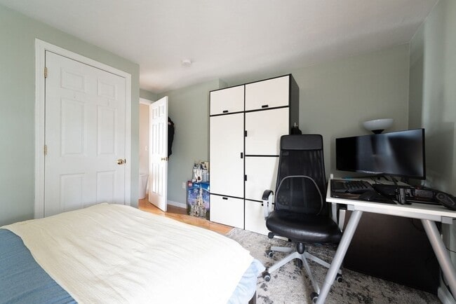 Building Photo - 47 Alder St