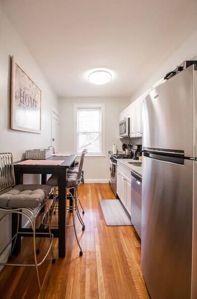 Building Photo - 186 Kent St