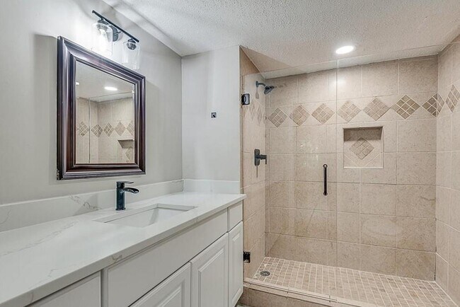 Building Photo - 1708 Brandon Square