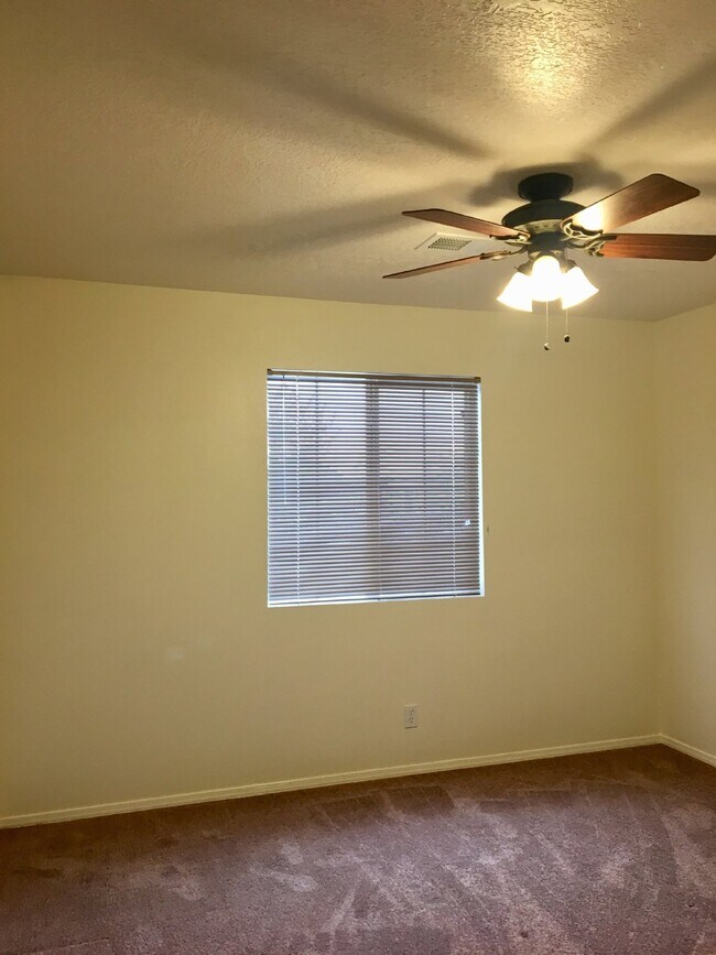 Building Photo - Enchanted Hills - 3BR w/AC