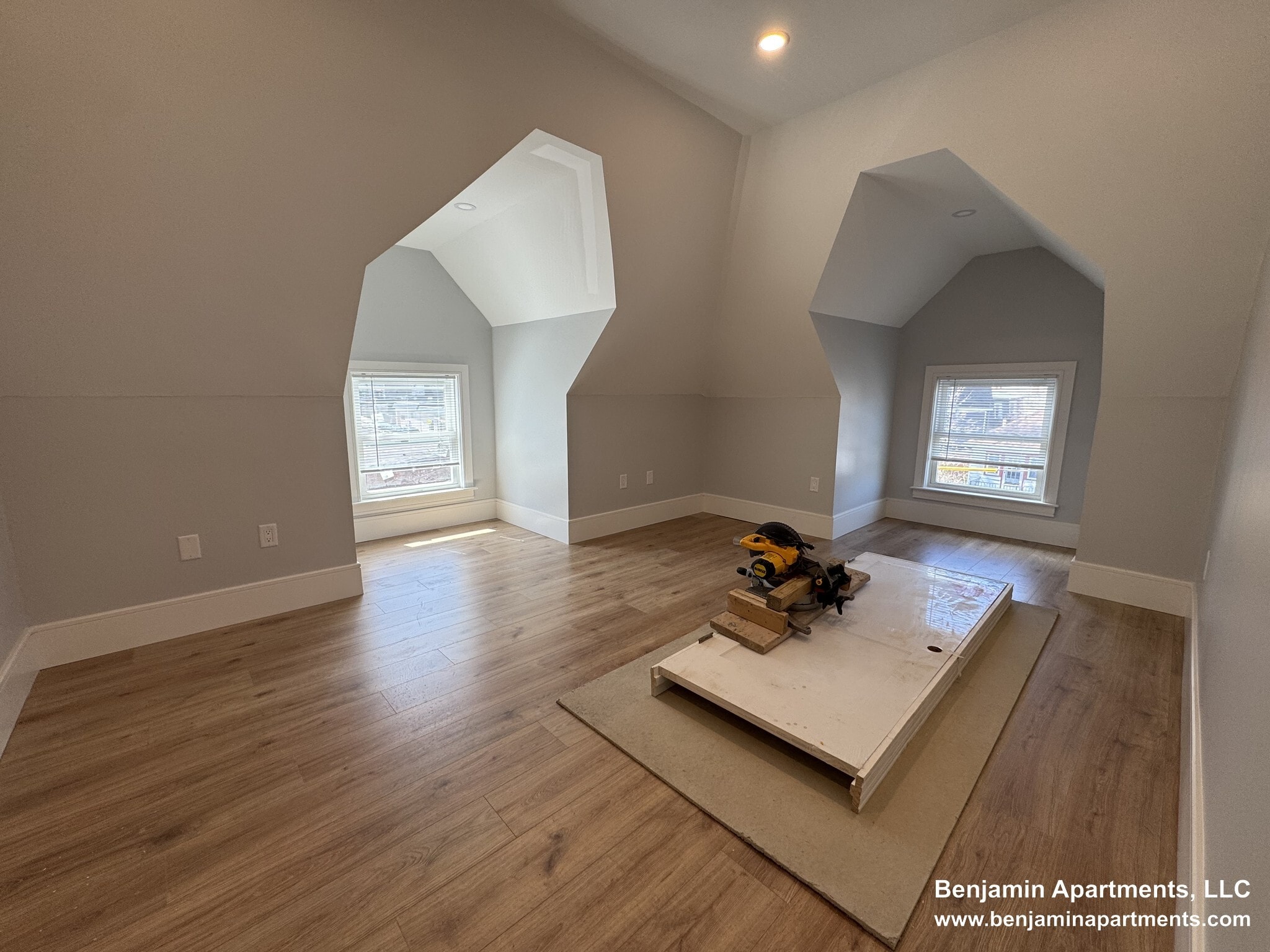 Building Photo - 28 Brooks St