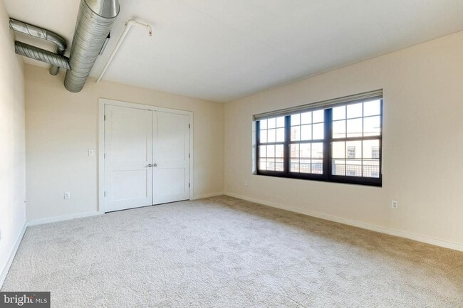 Building Photo - Live in luxury in the heart of Baltimore's esteemed Little Italy neighborhood!
