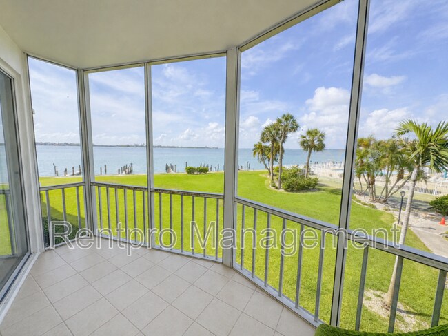 Building Photo - 771 John Ringling Blvd