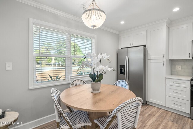 Building Photo - 121 Lakeside Cir