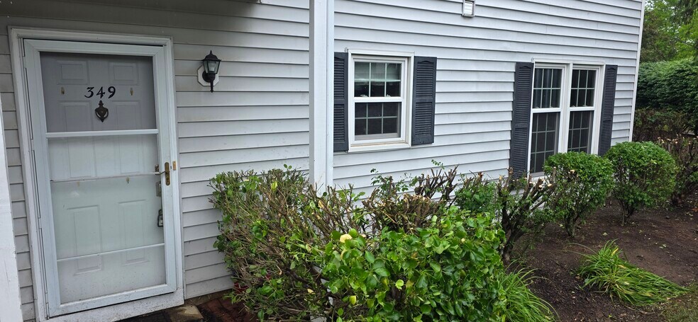 Building Photo - 349 Burdock Ct