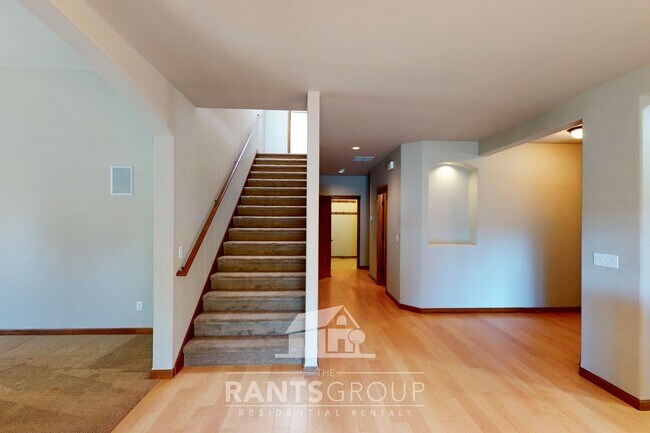 Building Photo - Beautiful Home in Hawks Prairie