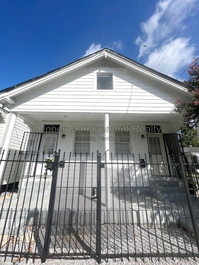 Building Photo - 1138 Adams St