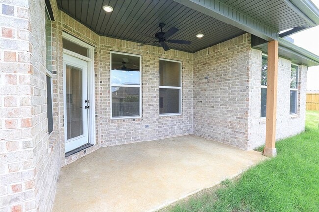 Building Photo - 970 Moksha St