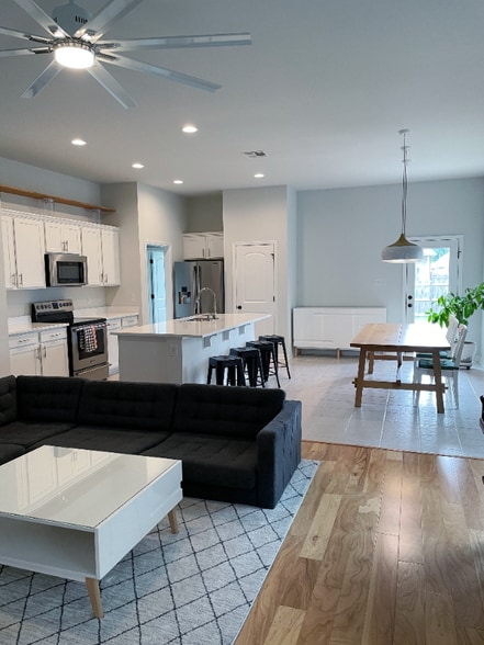 Building Photo - 1038 Gentle Wind Dr