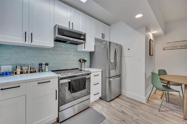 Building Photo - 2740 NE 15th St