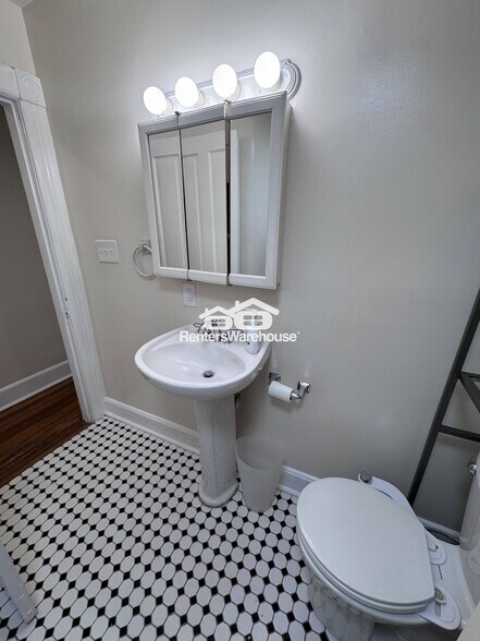 Building Photo - 1802 Gough St