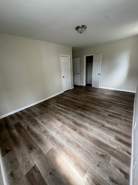 Building Photo - 25 Van Velsor Pl