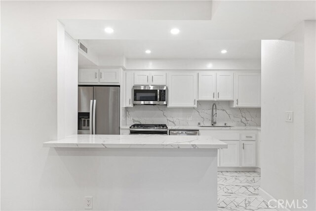 Building Photo - 15215 Magnolia Blvd