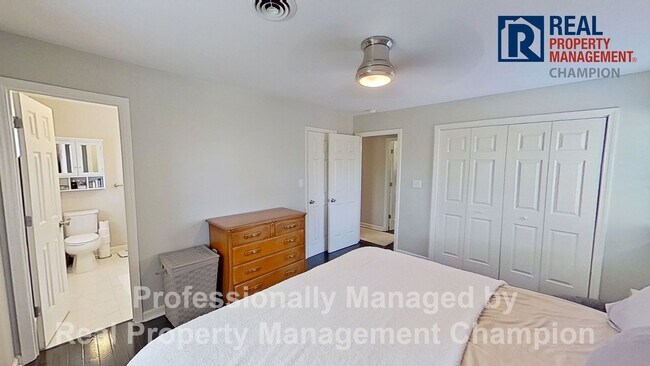 Building Photo - Immaculate 5 BD/3 BD Home w/Park Like Setting Near Cape Fear Country Club