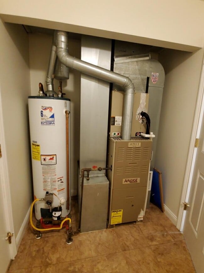 Building Photo - 915 S 20th St