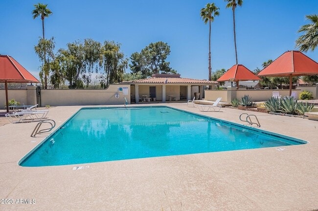 Building Photo - 14234 N Oakwood Ln