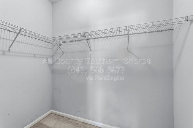 Building Photo - 877 Devon Estate Ave