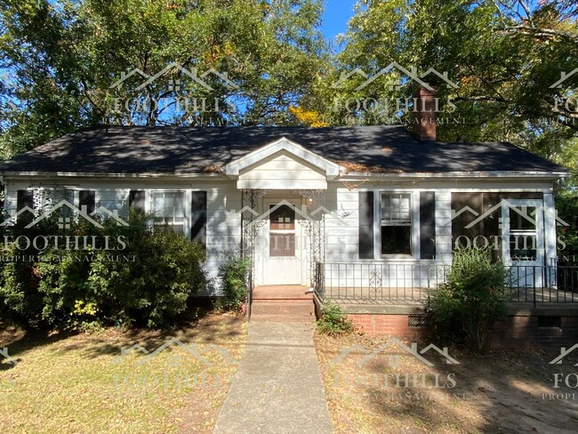 Primary Photo - 2-Bedroom Home with Screened Porch and Fen...