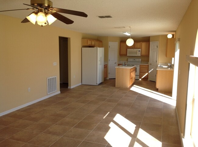 Building Photo - Spacious 4 Bed home in Wetherbee Lakes Estates !!
