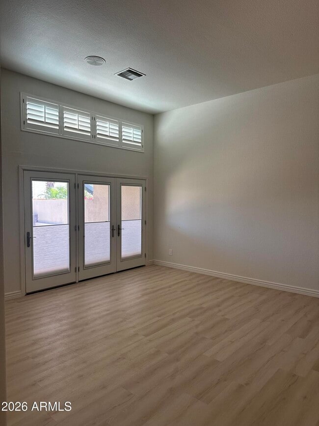 Building Photo - 8889 E Meadow Hill Dr