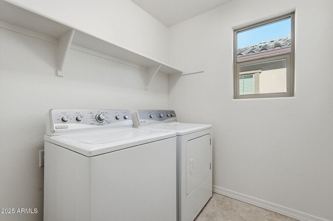 Building Photo - 1647 S 83rd Pl