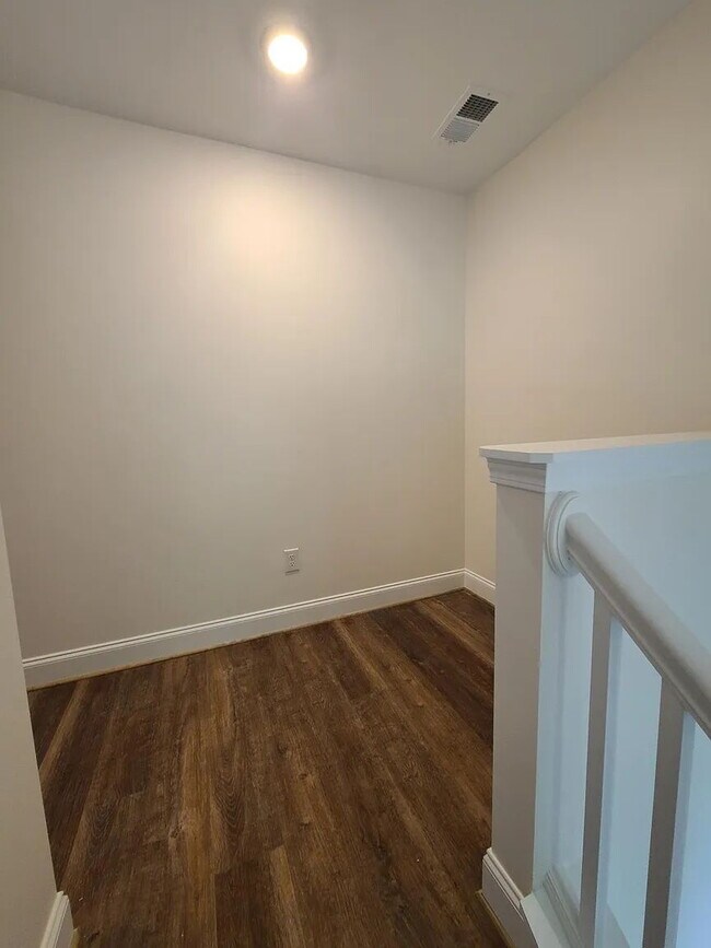Building Photo - Inquire today on how to get FREE rent!