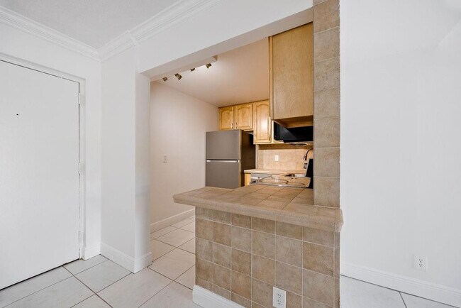 Building Photo - 470 NW 20th St