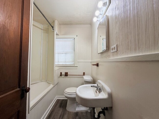 Building Photo - 1315 1/2 8th Street