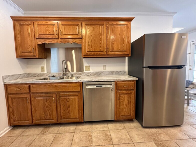 Building Photo - 591 Blair Rd