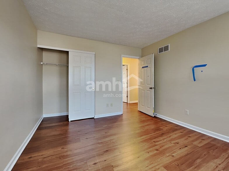 Building Photo - 25 Thorne Hill Dr