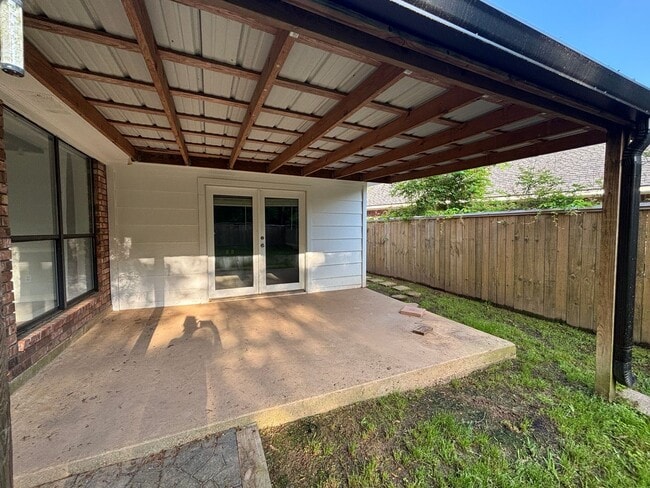 Building Photo - SPACIOUS HOME WITH FLEX ROOM