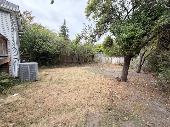 Building Photo - 6706 12th Ave NW