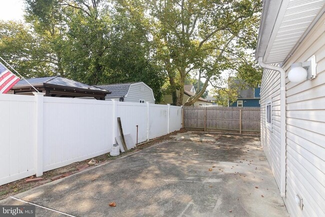 Building Photo - 516 Brooke Ave