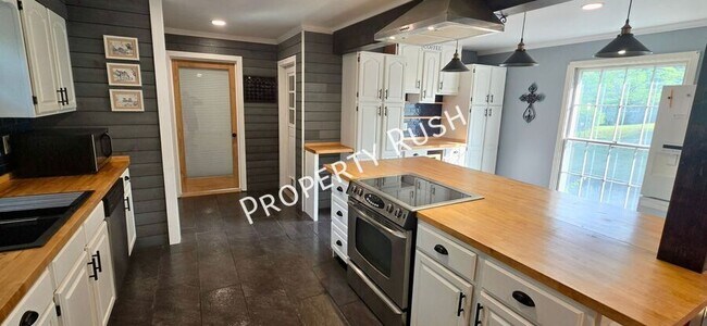 Building Photo - 3229 Westonia Dr