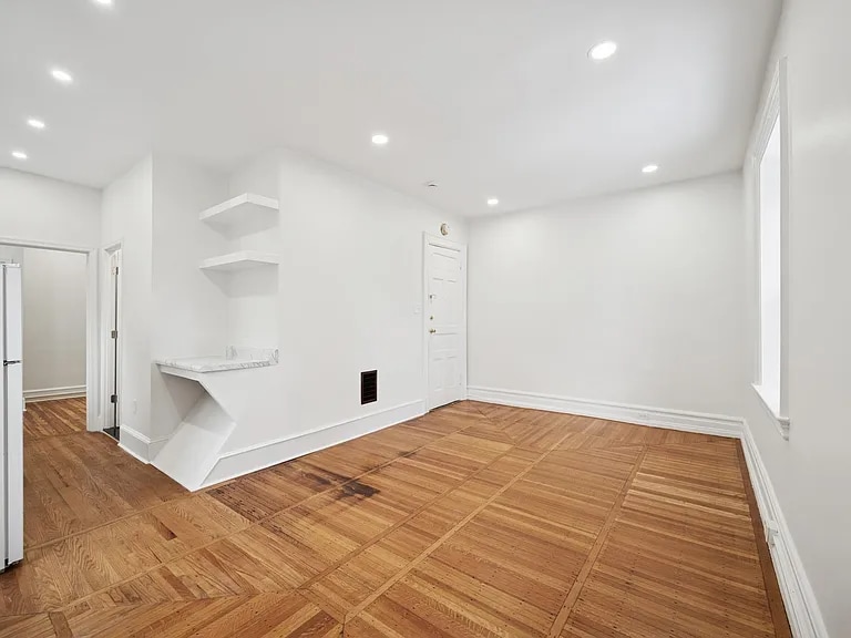 Building Photo - 236 Harvey St