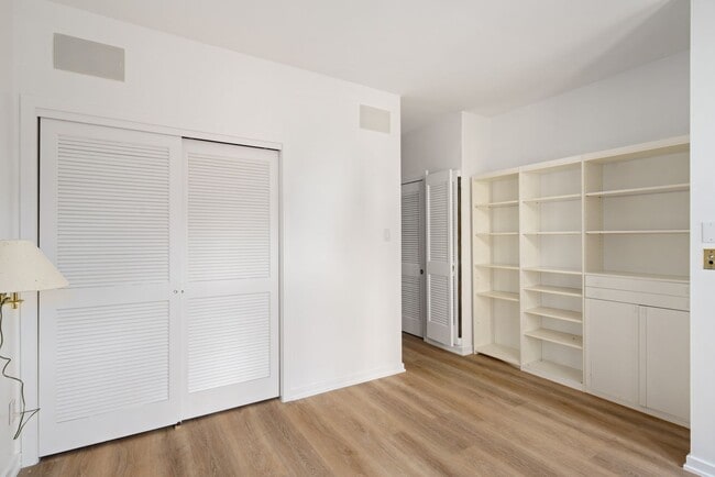 Building Photo - Incredible Rittenhouse Home