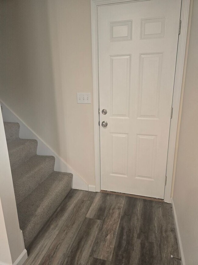 Building Photo - 1958-MF2-E4