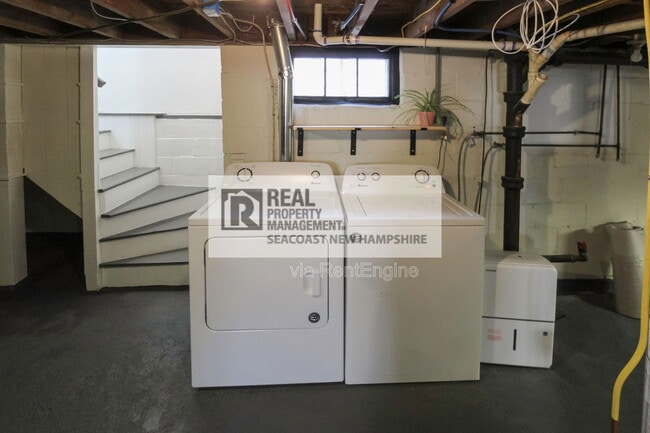 Building Photo - 5 Staples St