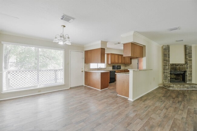 Building Photo - 2915 Valley Rose Dr