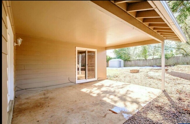 Building Photo - 1420 Cunningham Ln S