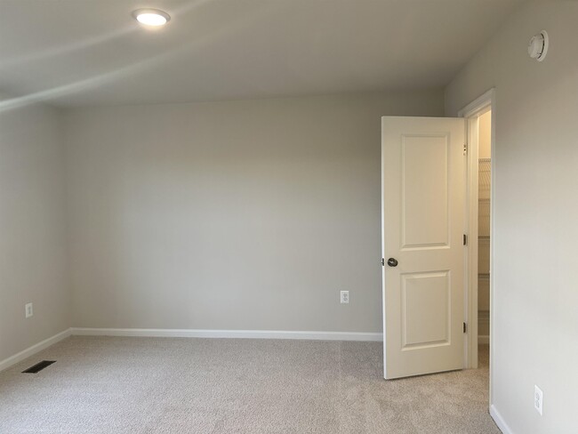 Building Photo - 424 Willowshire Ct